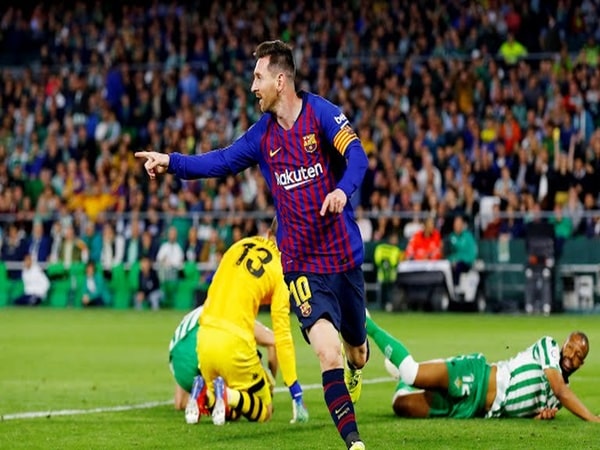 Messi lập hat-trick, Juventus lên kế sách chiêu mộ