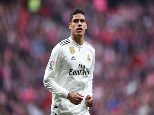 Real ra giá khủng cho Varane