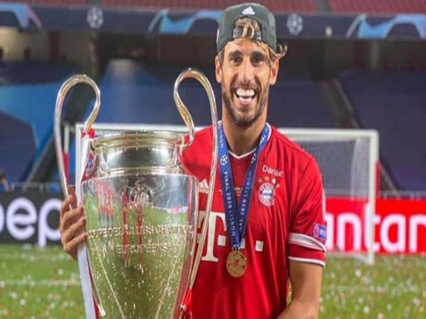 Chuyển nhượng chiều 26/8: Javi Martinez tính rời Bayern sau cú ăn ba