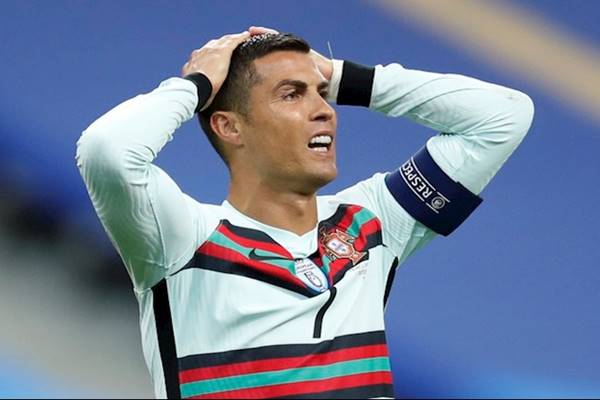 Bóng đá quốc tế ngày 12/10: Ronaldo chia tay ĐT Bồ Đào Nha