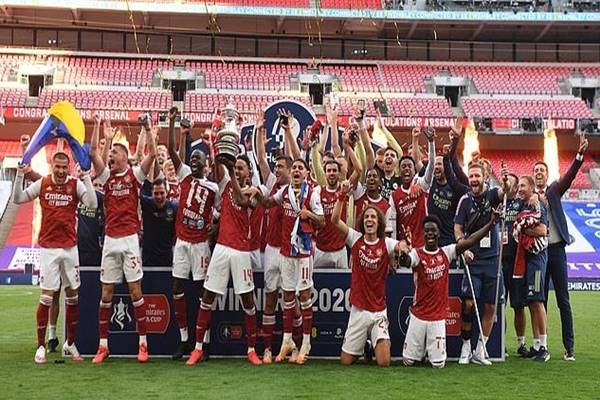 Bóng đá Anh sáng 1/12: Arsenal và Liverpool gặp khó tại FA Cup