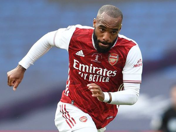 Tin bóng đá quốc tế 17/4: Arsenal tuyên bố Lacazette không phải để bán