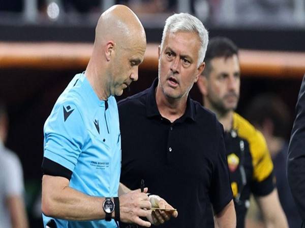 Bóng đá Quốc Tế 3/6: UEFA điều tra hành vi của Mourinho