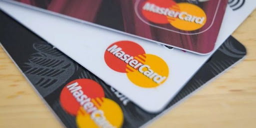 Thẻ ghi nợ mastercard là gì?